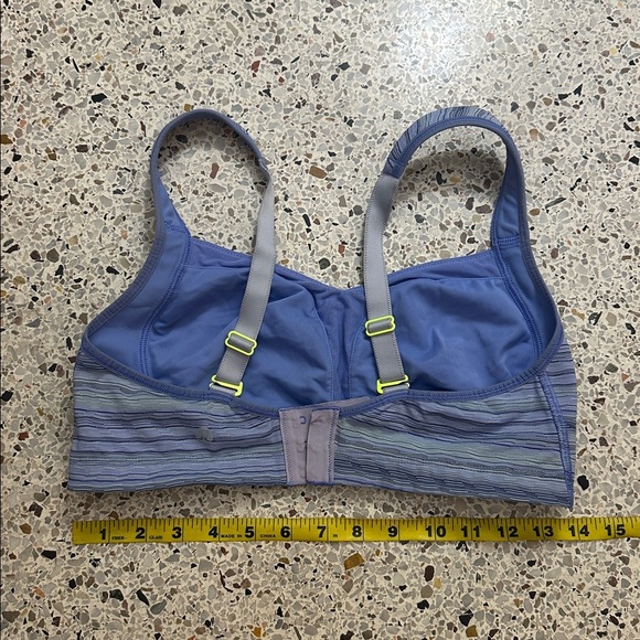 Lululemon Ta Ta Tamer blue striped sports bra 36D - Picture 8 of 9